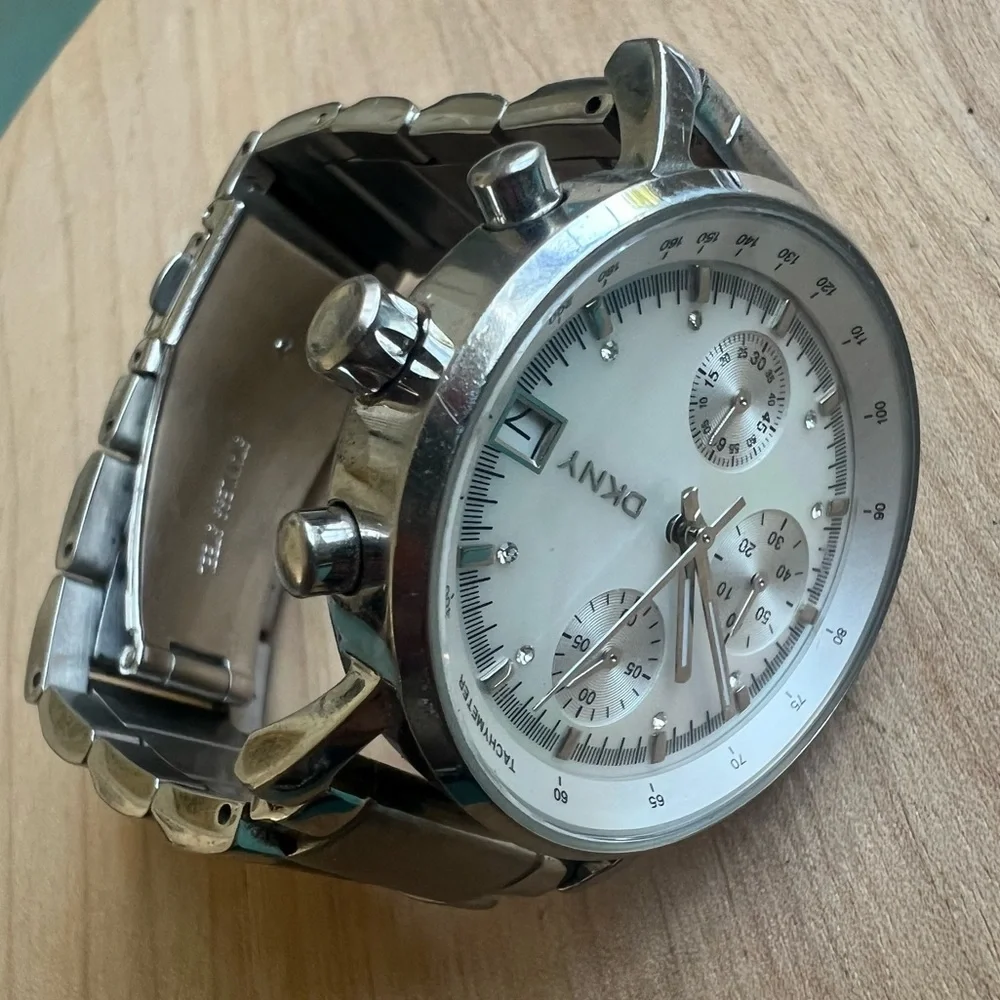 DKNY ladies chronograph stainless steel sporty watch NEW BATTERY